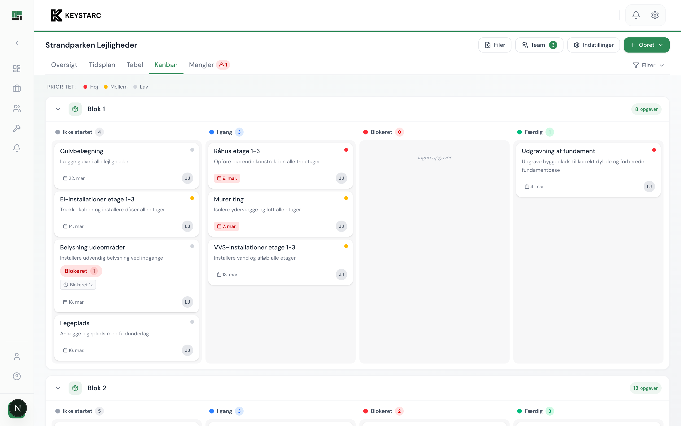 BuildCoord Kanban-board med opgaver organiseret i kolonner efter status med prioritets-indikatorer